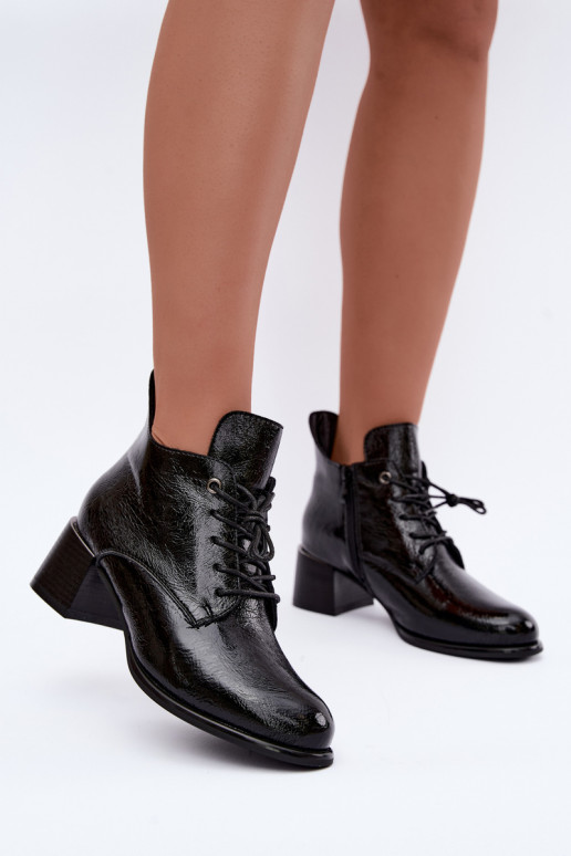 Wärmende schwarze Damenstiefeletten mit Lackeffekt Klocku Hadelle