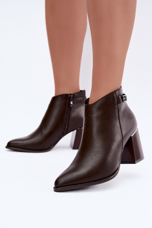 Wärmende Stiefeletten mit Absatz und dekorativen Riemen Czekoladoje Irmelle