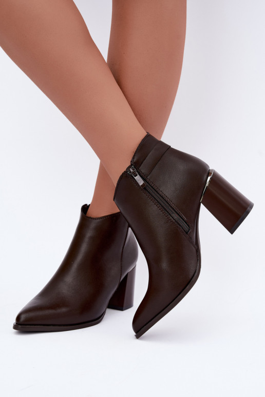 Wärmende Stiefeletten mit Absatz und dekorativen Riemen Czekoladoje Irmelle