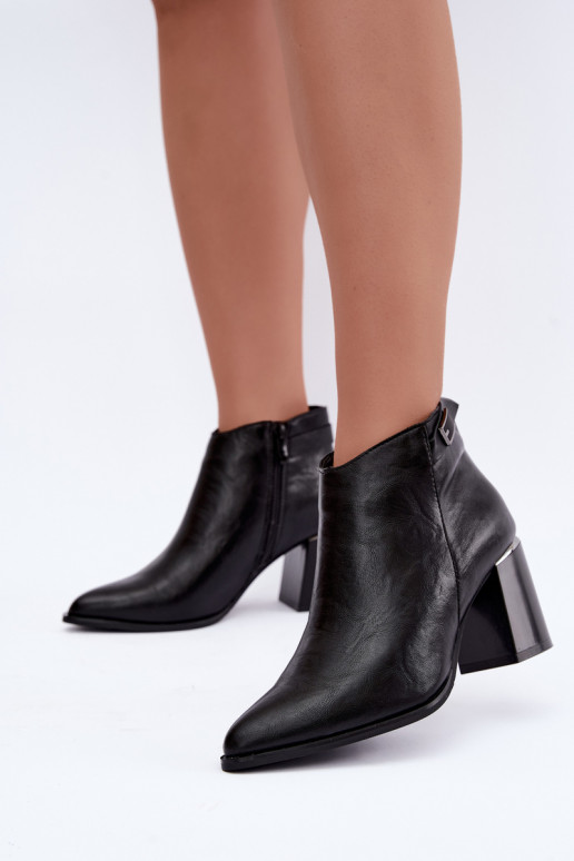 Wärmende schwarze Stiefeletten mit Absatz und dekorativen Riemen Irmelle
