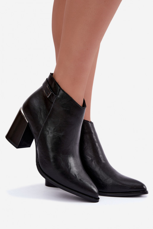 Wärmende schwarze Stiefeletten mit Absatz und dekorativen Riemen Irmelle