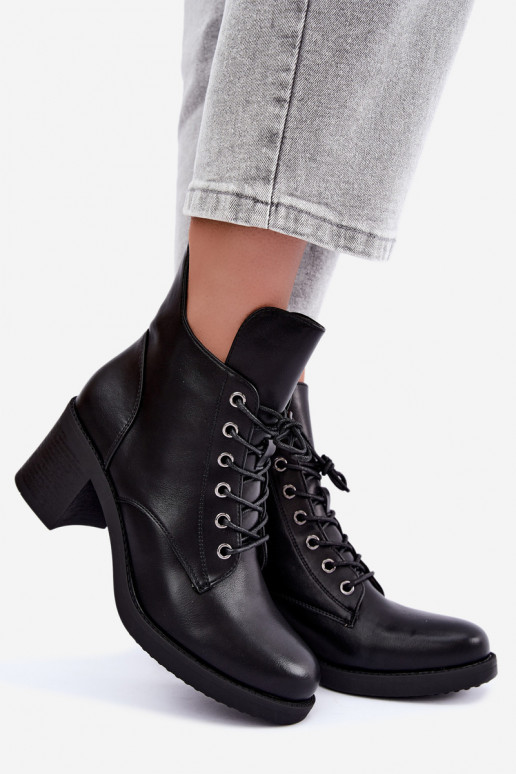 Wärmende Damen-Stiefeletten mit Schnürung in Schwarz Garella