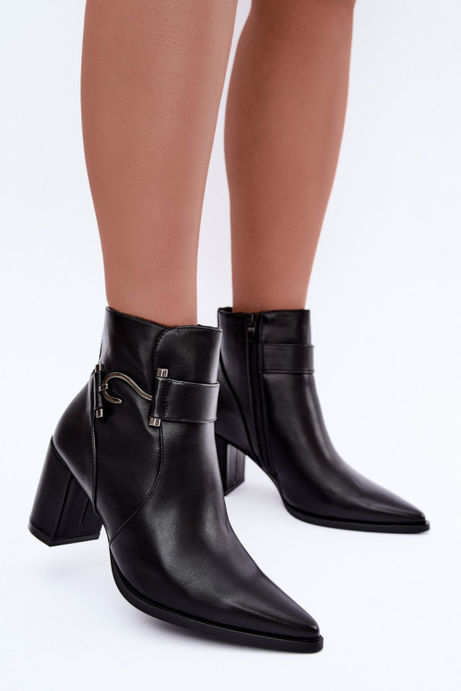 Bottines chaudes avec talons et ornements en noir Isarae