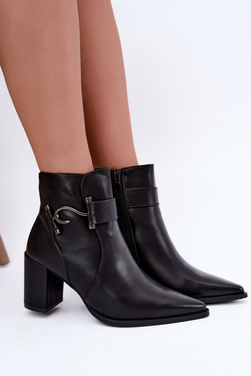 Bottines chaudes avec talons et ornements en noir Isarae