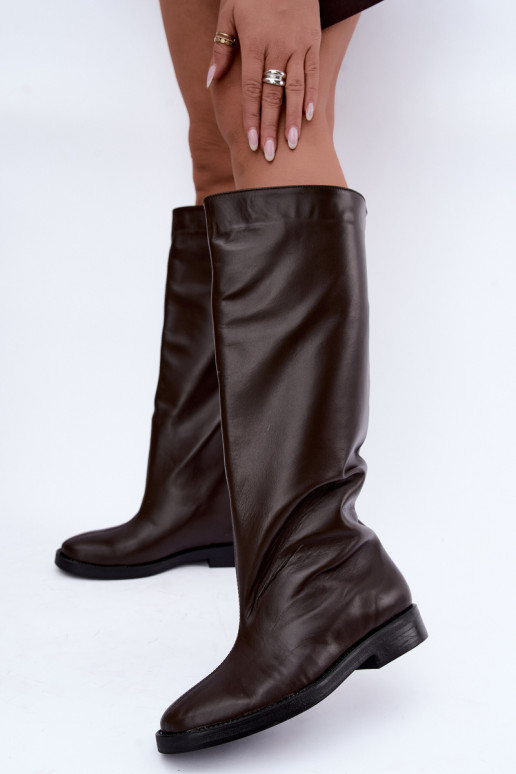 Wärmende lederne kniehohe Stiefel mit breiten Absätzen in Braun Zazoo 542