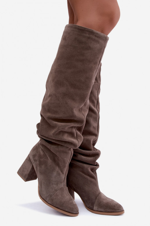 Warme gekreukte lange laarzen van faux suede met hakken in klei Zazoo 4228