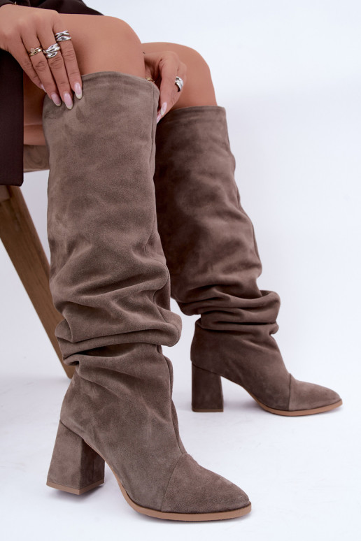 Warme gekreukte lange laarzen van faux suede met hakken in klei Zazoo 4228