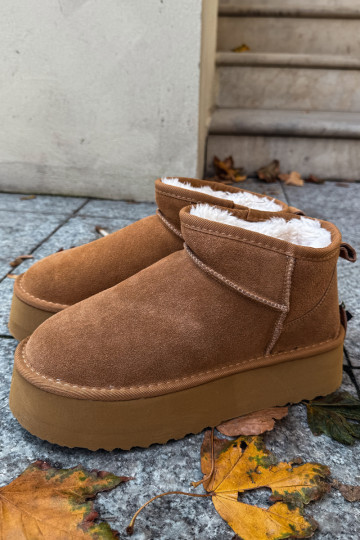 Chaussures beige avec accents noirs et semelle épaisse 2