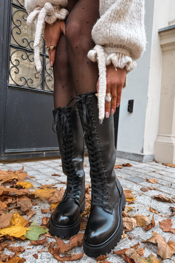 Wärmende Damen Stiefel mit Plattform und Schnürsenkeln in Schwarz Kasmina
