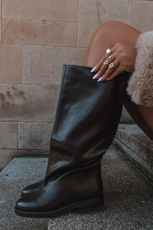 damen kniehohe Stiefel mit breiten Absätzen und dekorativem Stich in Schokoladenfarbe Gresa