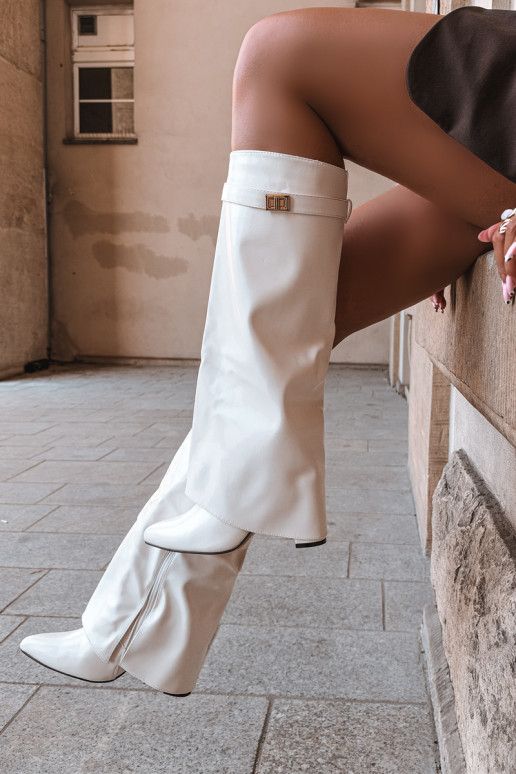 Damen Avamora kniehohe Stiefel mit Kunstlederschaft und Absätzen in Weiß