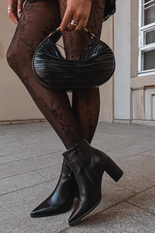 Wärmende Stiefeletten mit Absatz und Ornamenten in Schwarz Isarae
