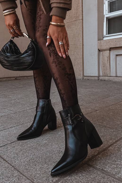 Bottines chaudes avec talons et ornements en noir Isarae