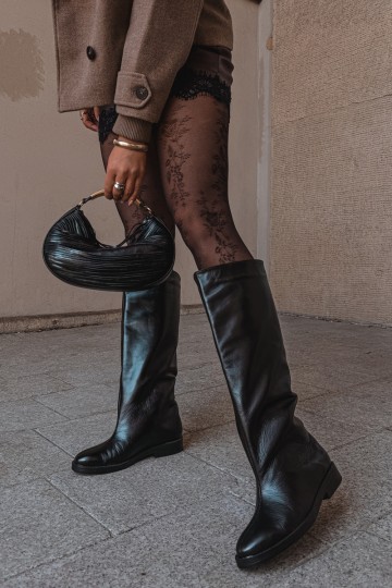 Wärmende lederne kniehohe Stiefel mit breiten Absätzen in Schwarz Zazoo 542