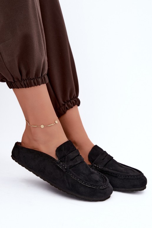 mokassins isolés pour femmes avec talon ouvert et fourrure en couleur noire Sabrielle