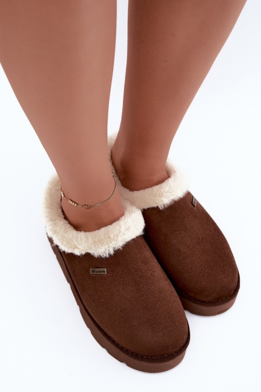 chaussons pour femmes avec fourrure en couleur marron foncé Inblu