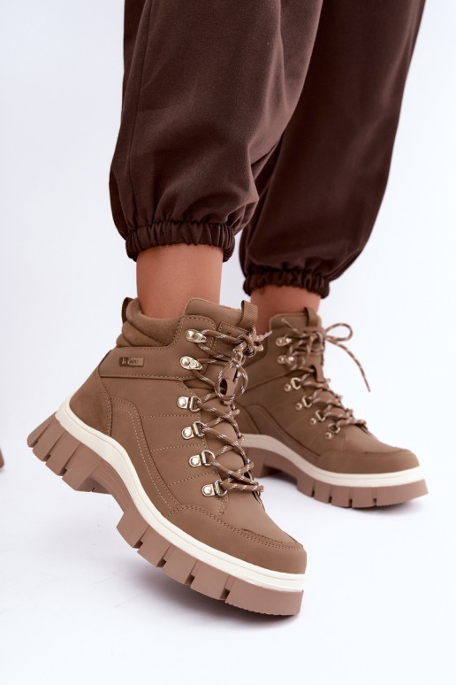 geïsoleerde damesschoenen Lee Cooper LCJ-26-31-4582 in zandkleur