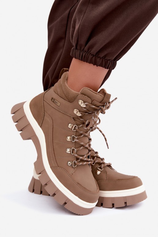 geïsoleerde damesschoenen Lee Cooper LCJ-26-31-4582 in zandkleur