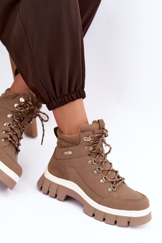 geïsoleerde damesschoenen Lee Cooper LCJ-26-31-4582 in zandkleur