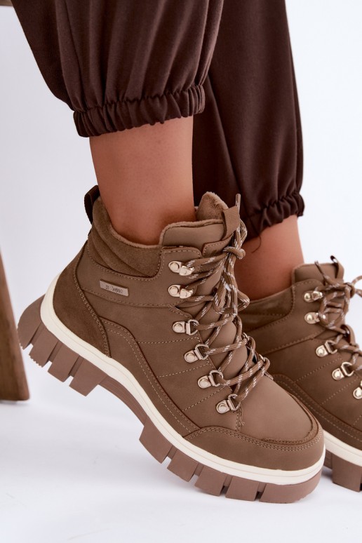 geïsoleerde damesschoenen Lee Cooper LCJ-26-31-4582 in zandkleur
