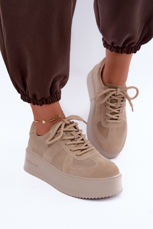 faux suede sneakers met platform Lee Cooper LCJ-26-01-4643 in zandkleur