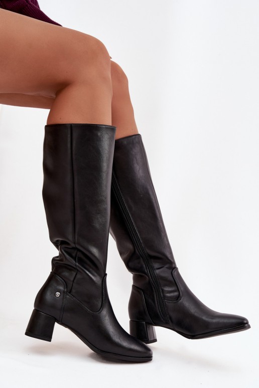 Zwarte geïsoleerde dames over-the-knee laarzen van leer met hakken