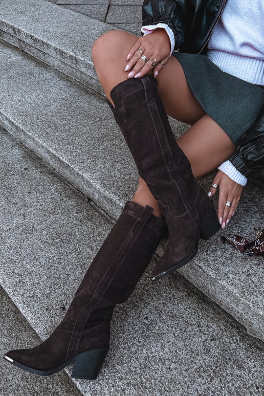 Bottes hautes en style cowboy avec talons en daim synthétique marron