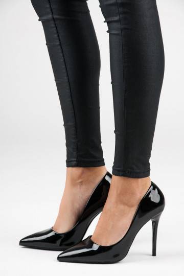 Schwarze Lackschuhe mit hohen Absätzen  - 1