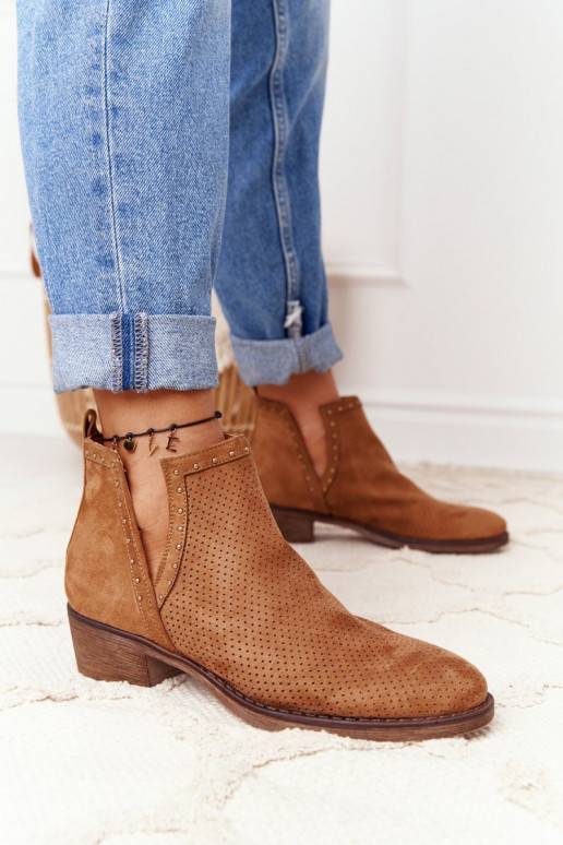 mit durchbrochenen Elementen Stiefel... mit durchbrochenen Elementen Stiefel...