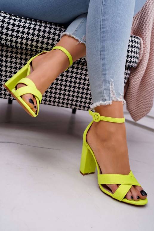 Sandales à talons hauts pour femmes en daim de couleur jaune fluo