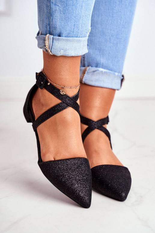 Glänzende Ballerinas mit spitzen Nasen
