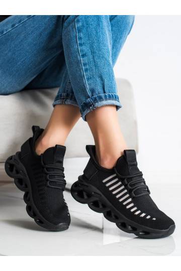 Zwarte sneakers model...