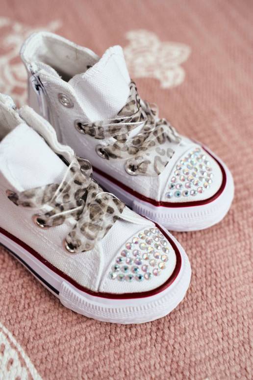 Kinder-Sneaker mit Sohlen in weißer Farbe und Zirkonösen