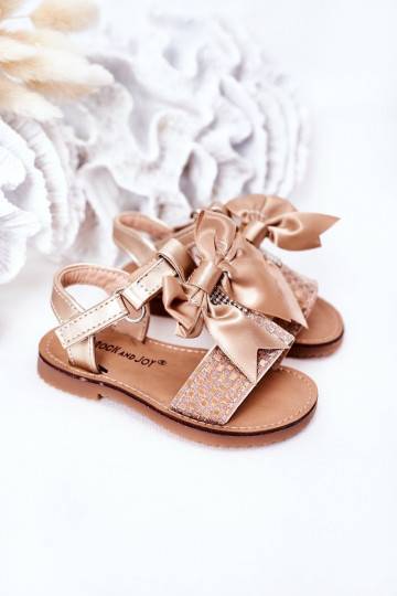 Sandalen für Kinder mit Bändern in Goldfarbe
