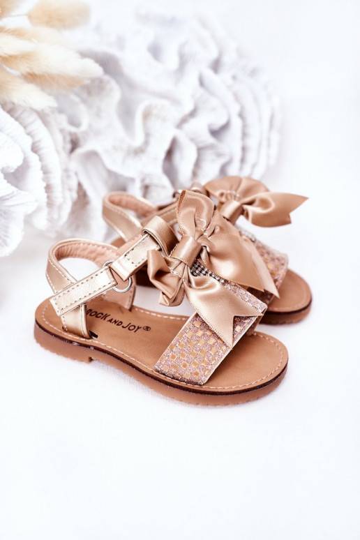 Sandalen für Kinder mit Bändern in Goldfarbe