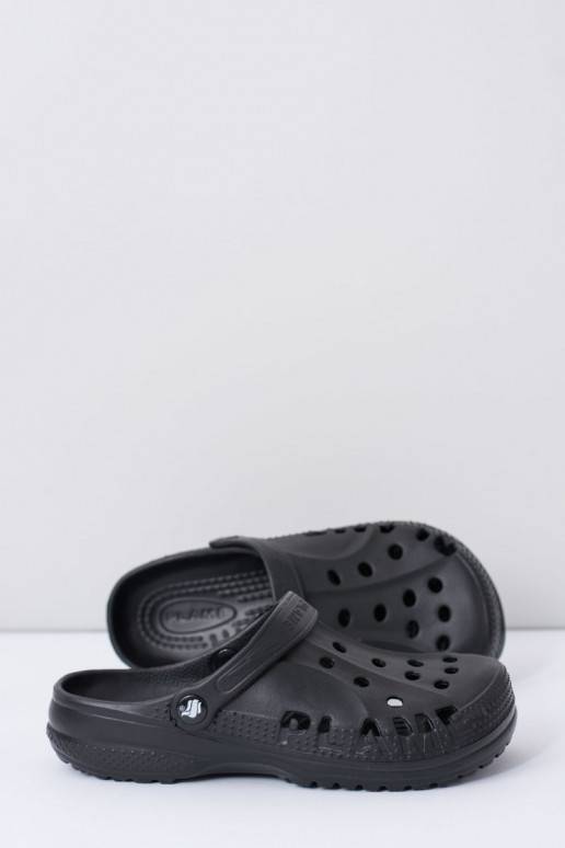 Les pantoufles sont noires