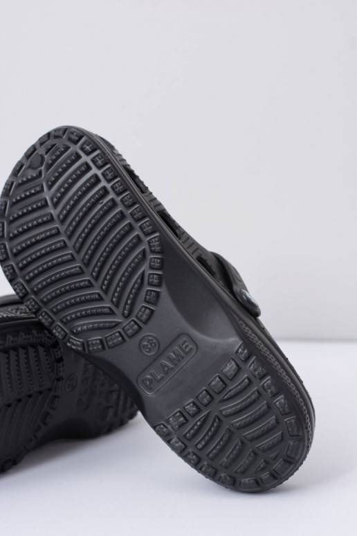 Les pantoufles sont noires