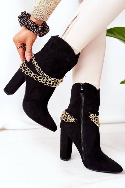 Verwarmde laarzen met hakken in het...