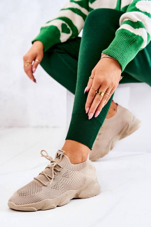 Sportliche Schuhe, Sneakers-Modell,... Sportliche Schuhe, Sneakers-Modell,...