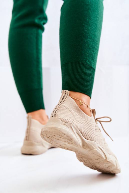 Sportliche Schuhe, Sneakers-Modell,... Sportliche Schuhe, Sneakers-Modell,...