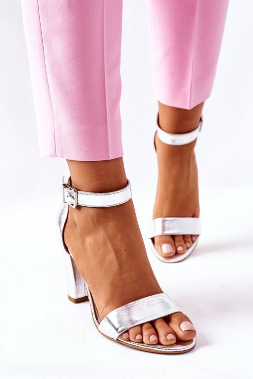 Sandales pour femmes modèle classique à talons de couleur argent de Laura Messi