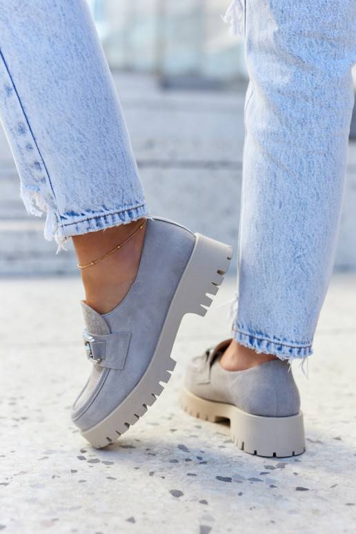 Modieuze schoenen gemaakt van suède... Modieuze schoenen gemaakt van suède...