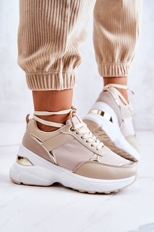 Glanzende sportschoenen met een beige... Glanzende sportschoenen met een beige...