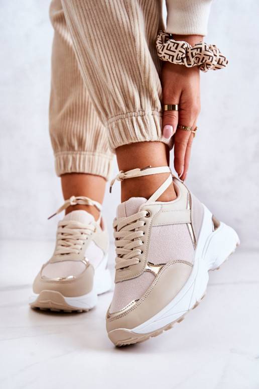 Glanzende sportschoenen met een beige... Glanzende sportschoenen met een beige...