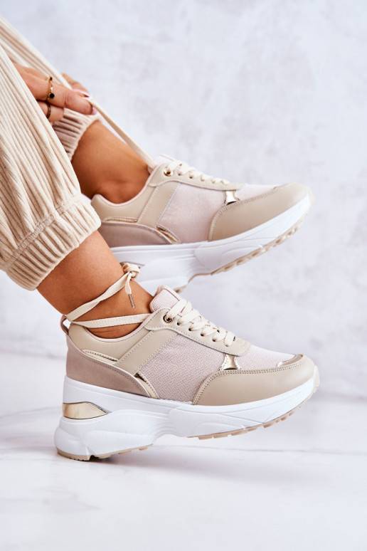 Glänzende Sportschuhe mit beigem... Glänzende Sportschuhe mit beigem...