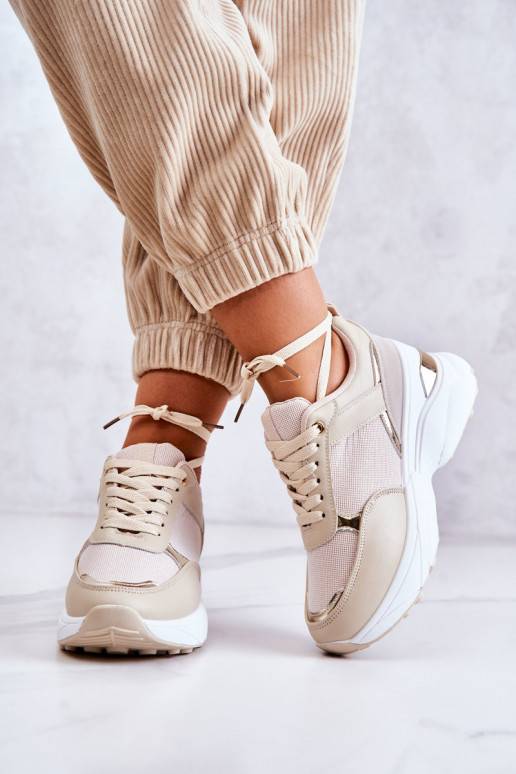 Glanzende sportschoenen met een beige... Glanzende sportschoenen met een beige...