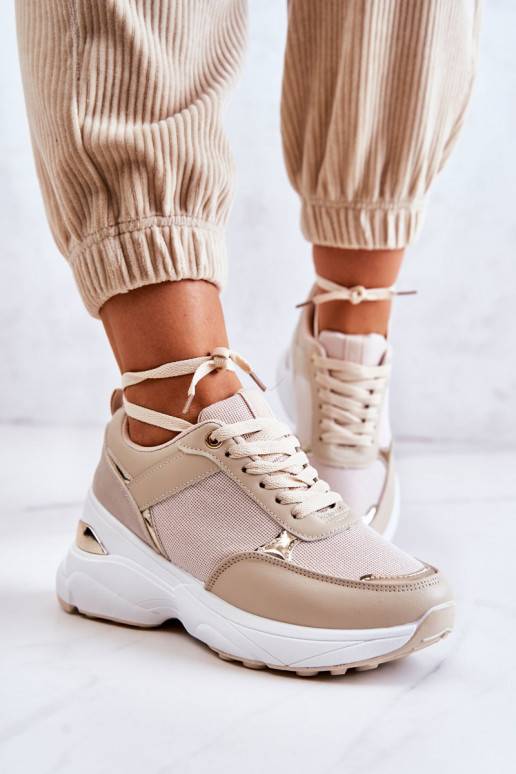 Glanzende sportschoenen met een beige... Glanzende sportschoenen met een beige...