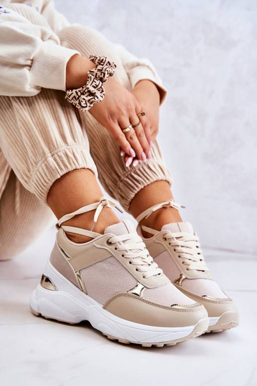 Glanzende sportschoenen met een beige... Glanzende sportschoenen met een beige...