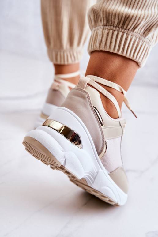 Glanzende sportschoenen met een beige... Glanzende sportschoenen met een beige...