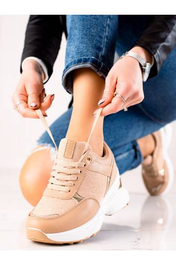 Stijlvol ontworpen Sneakers...
